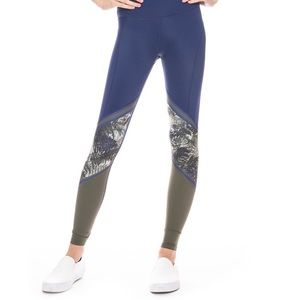 WITH Wear It to Heart Jaxon High Waisted Leggings Green Fern in size Small.